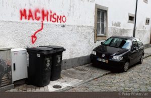 Machismo gehört in die Tonne. In Portugal (auf dem Foto in Vila Nova de Gaia) macht man es vor.