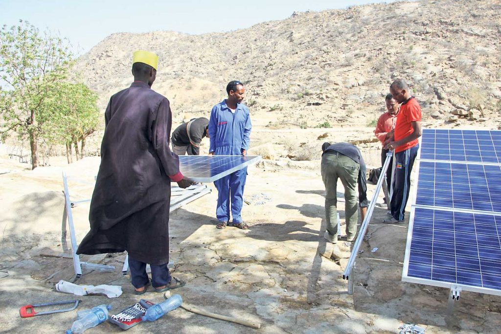 An drei Orten rund um ein eritreisches Kloster wurden im März 2018 zwei Solaranlagen gebaut. Foto: zVg / Solar-Afropa