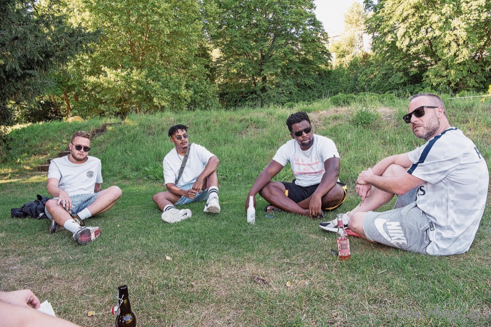 Michael Stalder, Rapper Justin alias Mixxo, Ibrahim Arogundade und Tobias Hunziker, Rappername Toe (v.l.n.r.). Foto: Peter Pfister