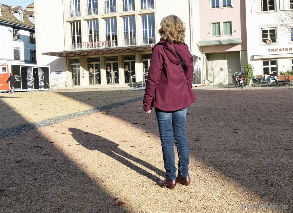 Eine Pflegerin kämpft um ihr Recht – sie gewinnt zur Hälfte.