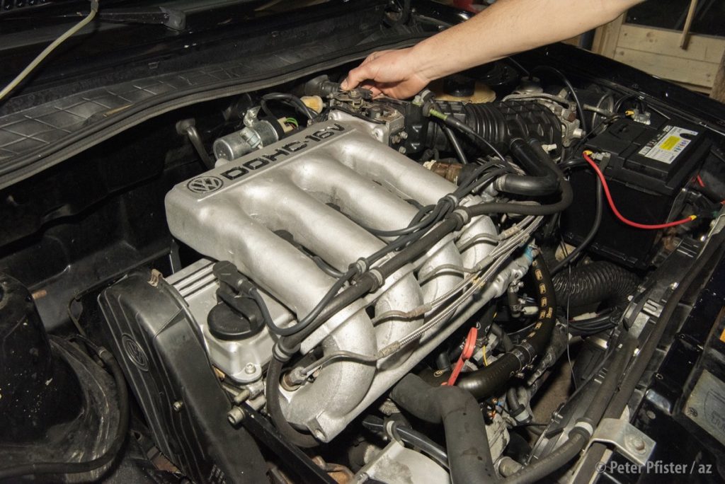 Gil gewährt einen Blick unter die Haube seines VW Scirocco.