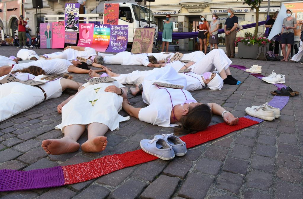 — 29. Juli 2021 Am feministischen Streiktag, dem 14. Juni, ist das Thema Femizide dieses Jahr mit einer Aktion auf den Fronwagplatz gebracht worden.
