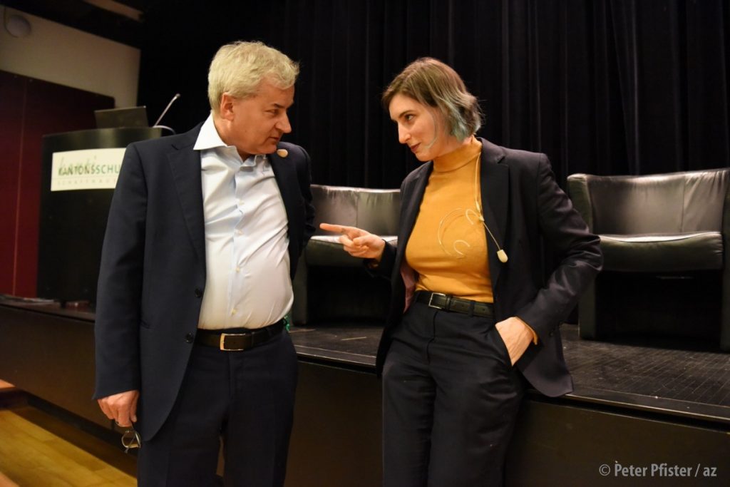 Markus Somm und Anna Rosenwasser an der Podiumsdiskussion.