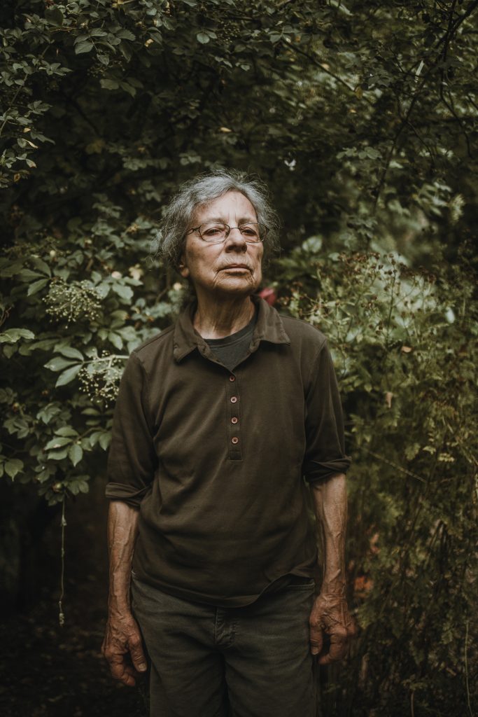 Vreni Homberger in ihrem kleinen Urwald. Robin Kohler