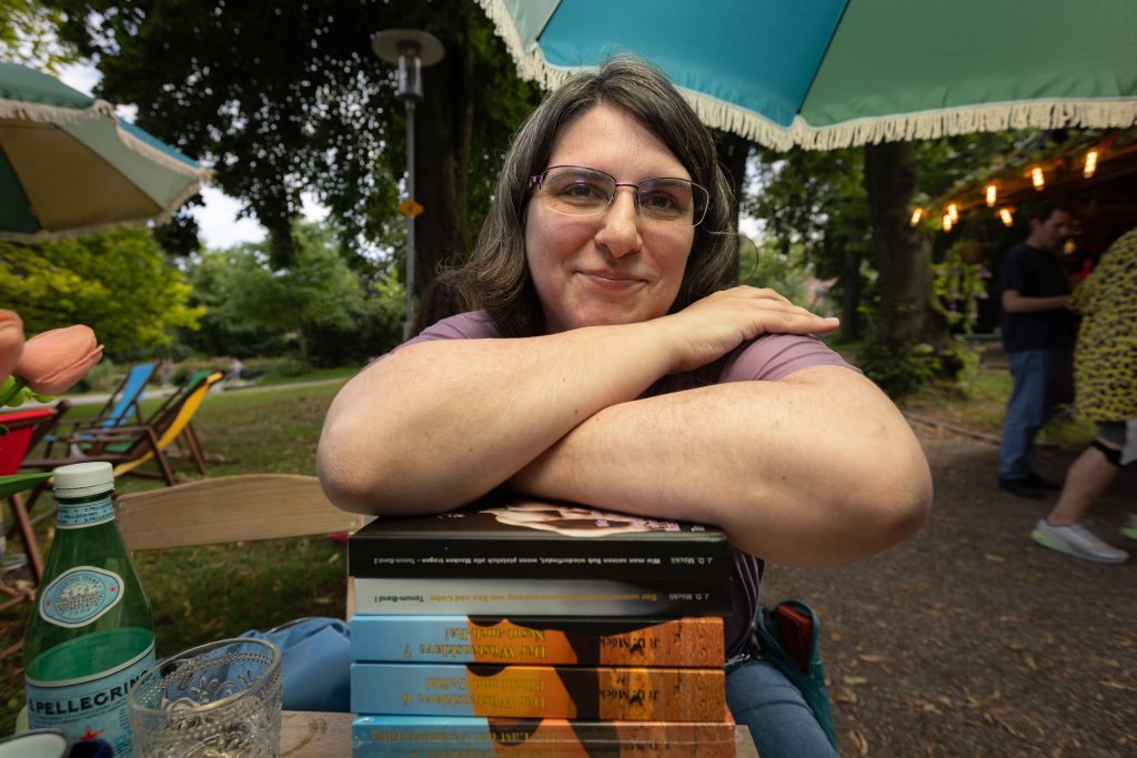 Zehn Bücher hat Jessica Möckli bereits publiziert. © Robin Kohler