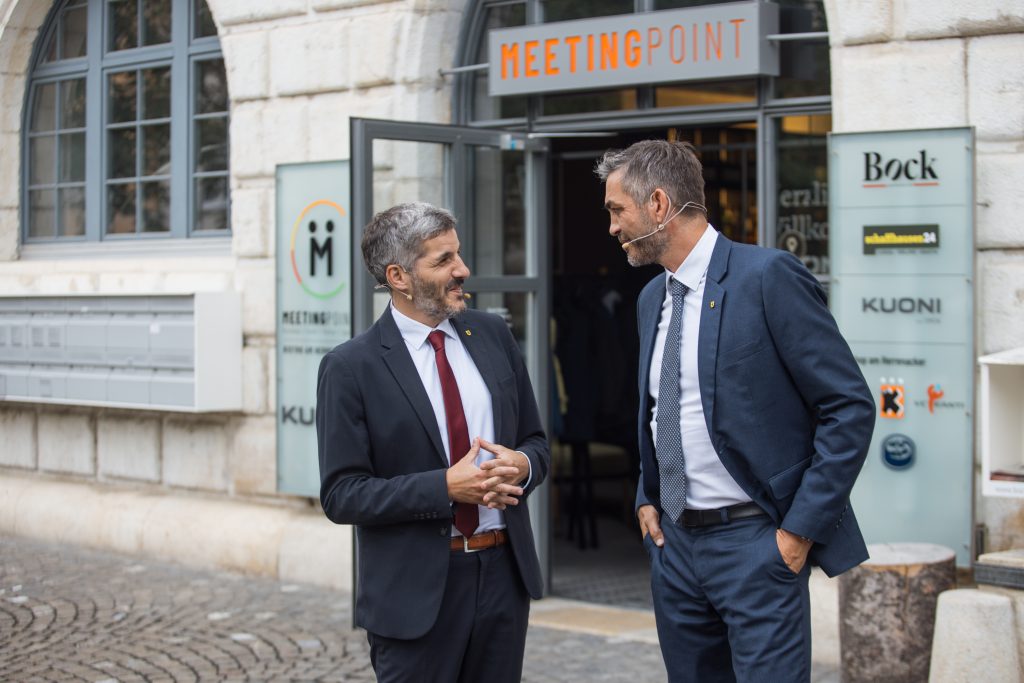 Zwei freundliche Herren mit Krawatte. Fotos: Robin Kohler