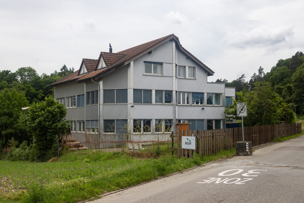 Die Privatschule BBSH im Gewerbegebiet von Thayngen. Foto: Robin Kohler