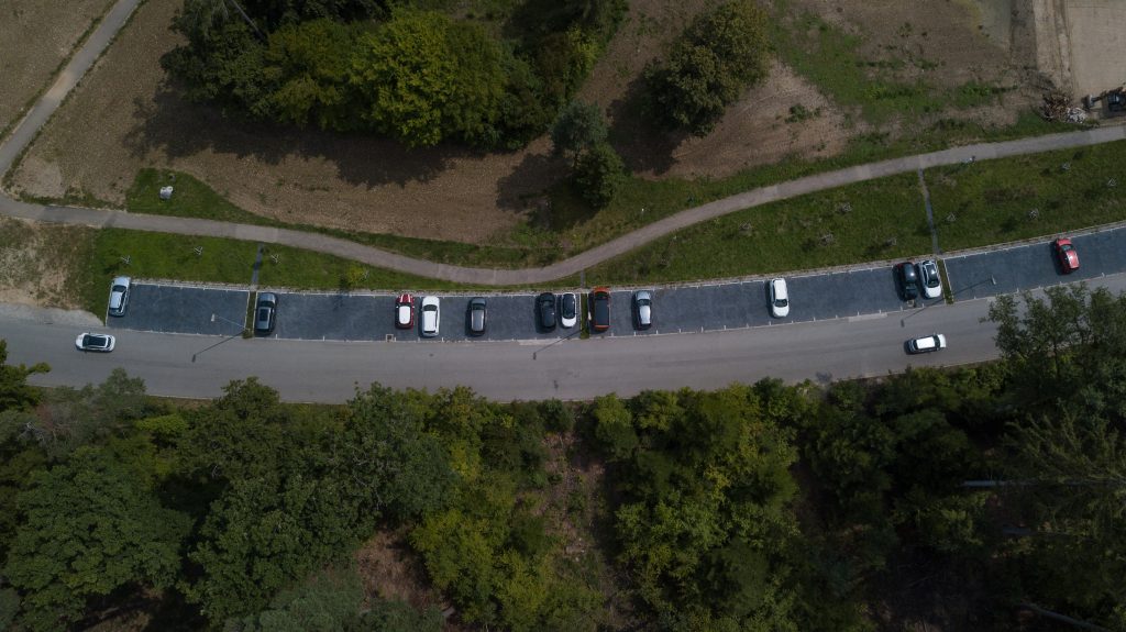 Die neuen, provisorischen Parkplätze an der J.J. Wepferstrasse. Foto: Robin Kohler