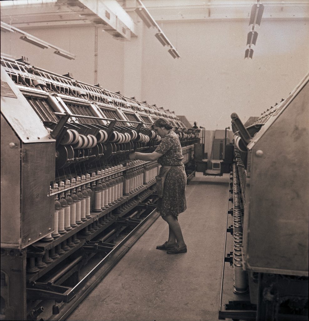 Blick in den Maschinenraum der Bindfadenfabrik, 1949. Bild: zVg / Stadtarchiv Schaffhausen
