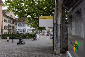 Bei den VBSH kann einmal Schwarzfahren bereits zu einer Strafanzeige führen. Montage: Robin Kohler