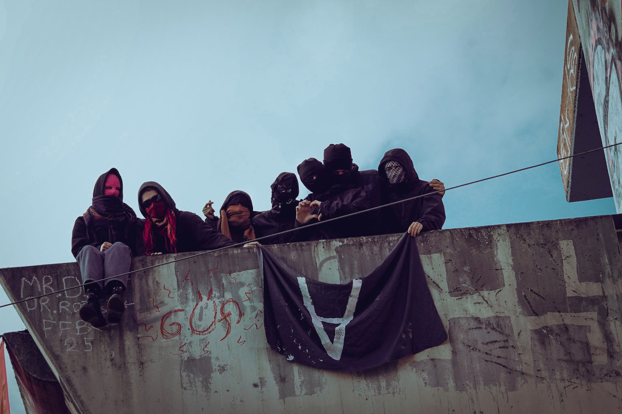 Die «Aufstände der Allmende» inszenieren sich als Linksautonome. Foto: zVg