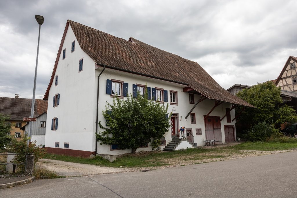Das stattliche «Rössli», ein Bijou mitten im Dorf, steht ebenfalls leer. Es ist eines von vielen. Bild: Peter Pfister